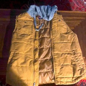 Wrangler vest with grey hood